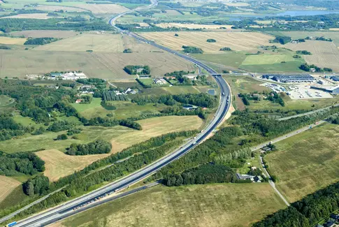 Dronefoto af E45 ved Skanderborg