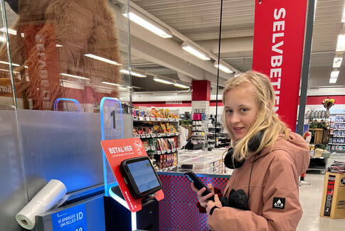 Kunde i SUperBrugsen Østbirk