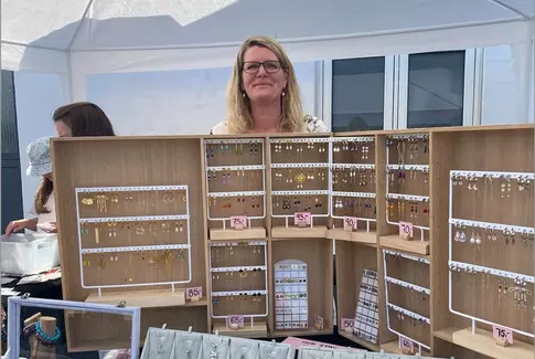 Vicki Rosenfeldt Nielsen med sine smukke smykker