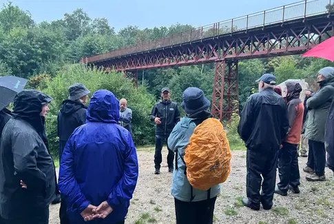 Vandring ved Vestbirk Vandkraft i regnvejr