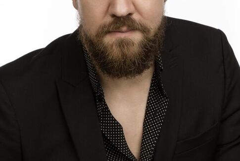 Kendte TV-personligheder fyrer op under årets erhvervsfest i Horsens