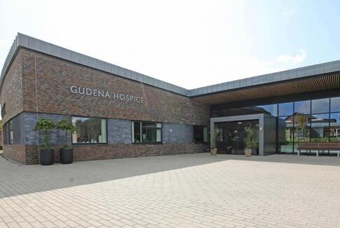 Livsglæde og fællesskaber følger med frivilligt arbejde på Gudenå Hospice