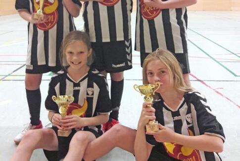 Gedved fik en pokal med hjem