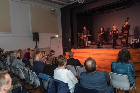 Lækker country og overraskelser på Seminariet