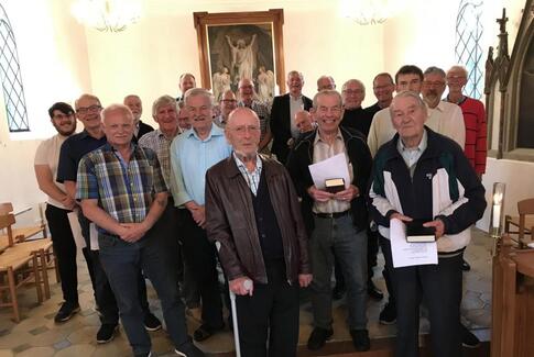 Yding kirke fyldt med sangglade mænd