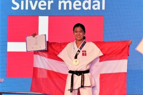 VM Sølv til lokal karatepige