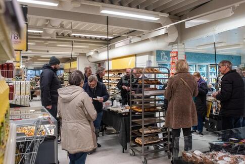 Kaffe og kage til alle i SuperBrugserne Østbirk og Gedved