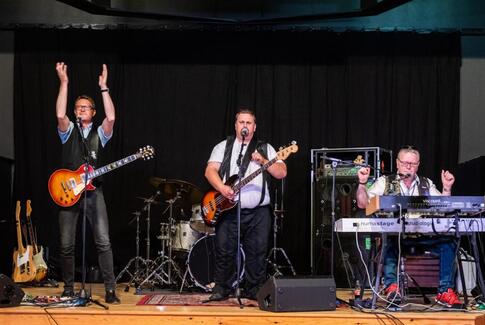 Bamsefar holdt fest for sang- og danseglade i Gedved