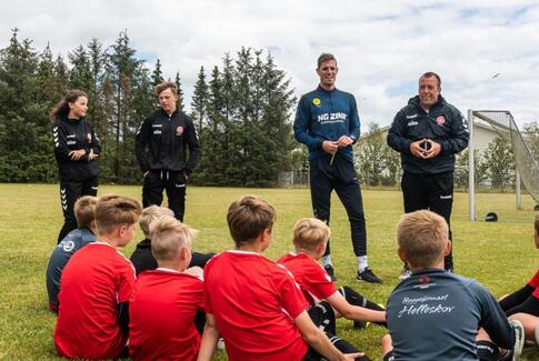 Få dit navn og nummer på trøjen og gratis levering