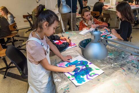 Elever laver fødselsdagsgave til Dronningen