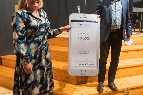 Anne Dorte og flot donation