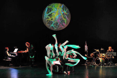 Skoleelever og professionelle kunstnere skaber fælles forestilling på Horsens Ny Teater