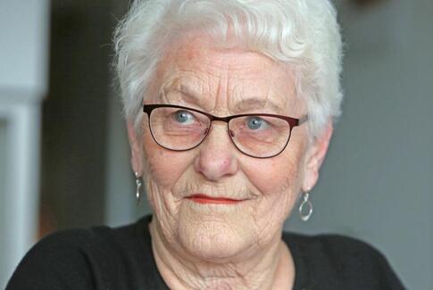 Enke var først skeptisk over for kommunal indblanding