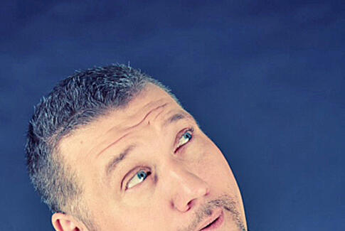 Amin Jensen show støtter Østbirkhallen