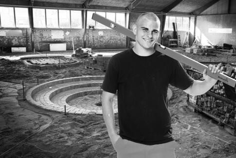 299 unge og voksne kommer travle virksomheder til undsætning