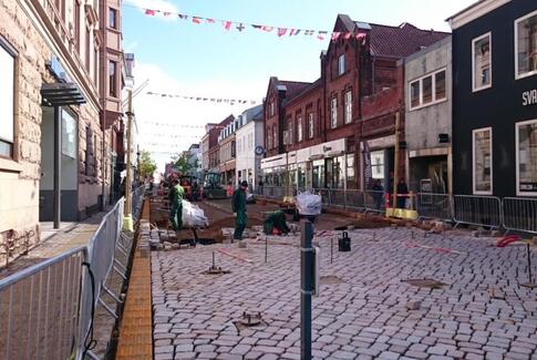 Kom og mærk, se og gå på gågadens nye belægning