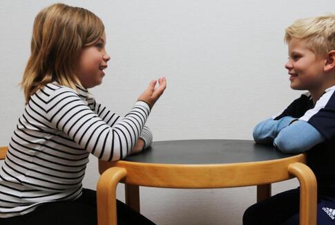 Børn jagter problemer i litteraturen