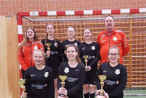 Pokaler til Brædstrups piger