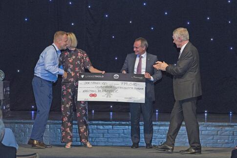 Trolde giver formue til kampen mod kræft