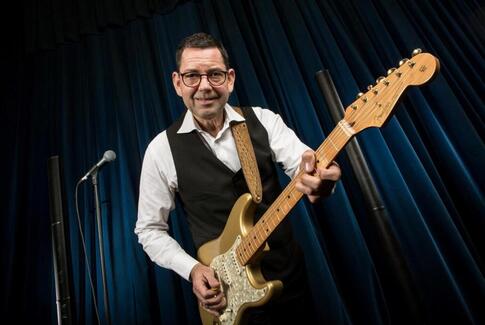 Jesper Bjarnesen giver støttekoncert for Kirkens Korshær