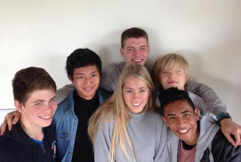 Rockgudstjeneste med Black &amp; White i Voerladegård