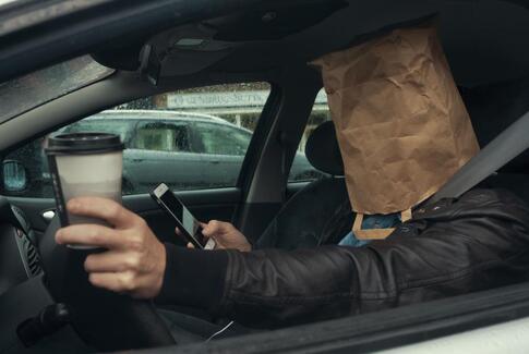 Klip i kørekortet for at anvende håndholdt teleudstyr under kørslen