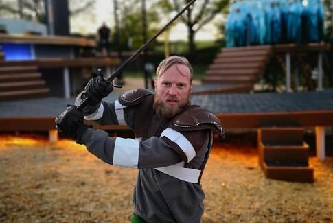 Carsten Wollsen fra Østbirk er med som statist i Kong Arthur