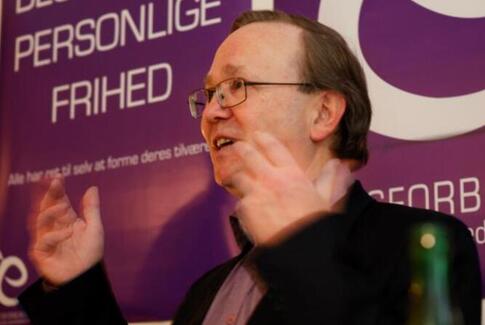 En finanslov i tomgang - designet for vennerne