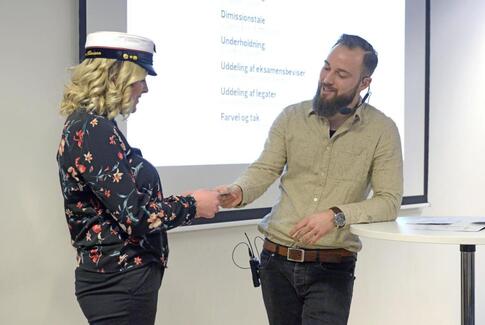 Årets første EUX-studenter har fået huen på