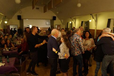 En aften for fuld udblæsning i Sattrup Forsamlingshus