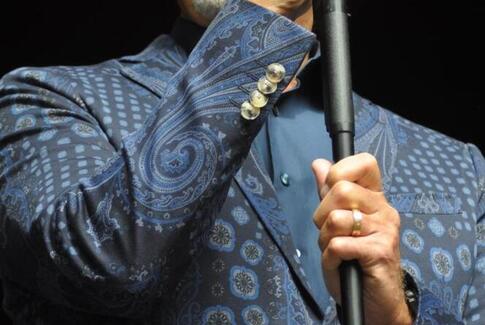 Tom Jones – He´s unusual!