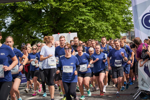 Kronprinsen blev fejret med smil og sved