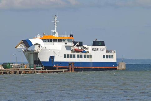 Endelave fejrer nyt postnummer med champagne