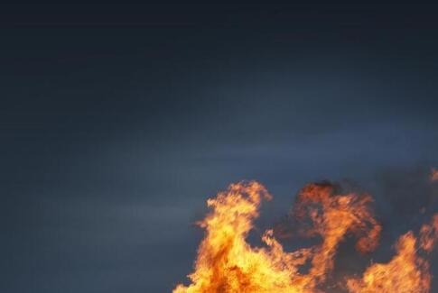 Magtfuld markbrand på Øvre og Nedre Kvægenbjergvej