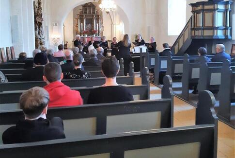 Mariæ bebudelse med musisk akkompagnement