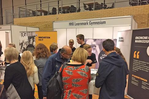 Unge vejleder unge på Uddannelsesmessen i Horsens