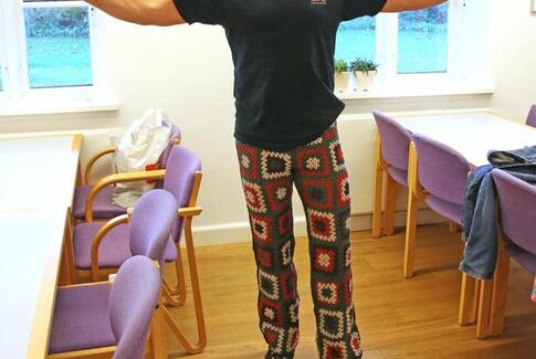 Jesper har fået sine hæklede bukser