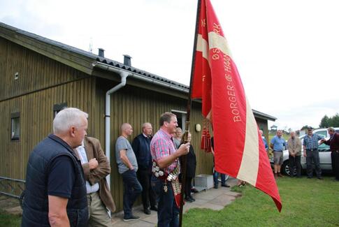 Fuglekonge Martin Høj køres i optog gennem Østbirk