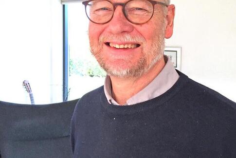 Mogens Elbæk fortæller i Østbirk Præstegård