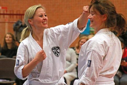 Graduering og Budo show i Gedved