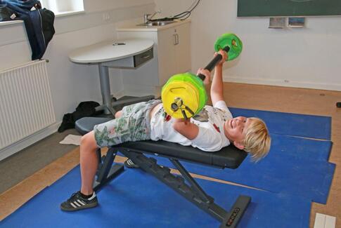 Østbirk Skole fik eget fitnesscenter, frisør og biograf