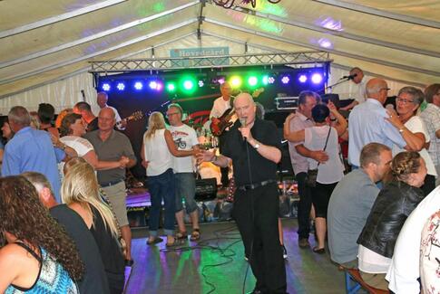 Pinsesolen danser i Hovedgård