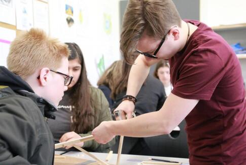 Unge lærer hinanden om gode karrierevalg