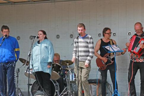 Musik i gaden: Folkefest i Uldum i lørdags