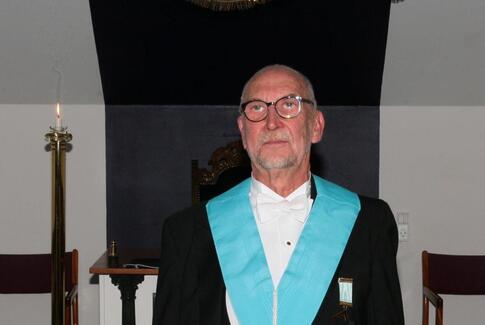 Geninstallation af Ærværdig Mester i frimurerlogen Lysets Genius