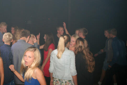 De unge indtog dansegulvet