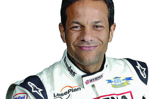 Jason Watt fyrer op under de frivillige