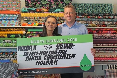 Årets Ildsjæl syer gratis huer til kræftramte