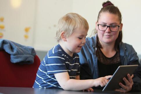 Fra stresset mor til digital pædagog