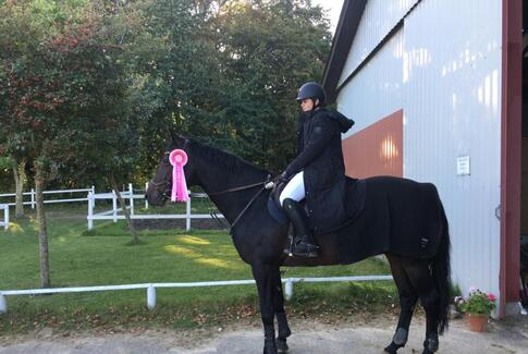 Vestbirk Rideklub til Støt Brysterne stævne i Åstrup Sportsrideklub